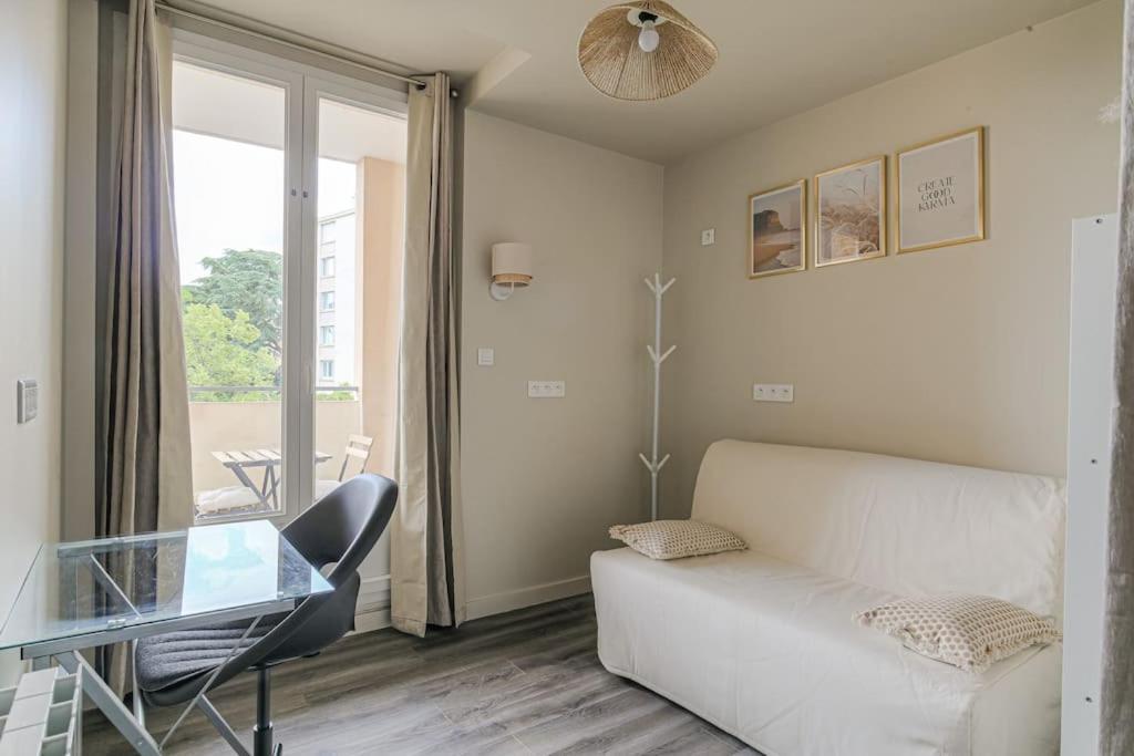 Le Pressense, Ideal Sejour Pro Ou Familiale Vénissieux Extérieur photo